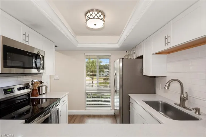 221  Palm  DR, Naples, FL 34112