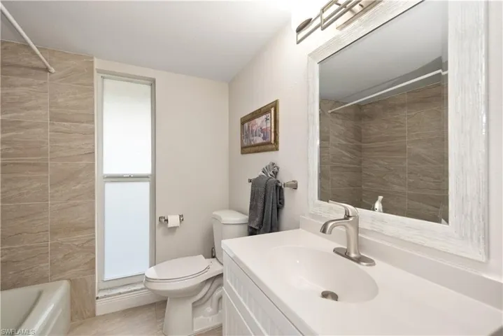 221  Palm  DR, Naples, FL 34112