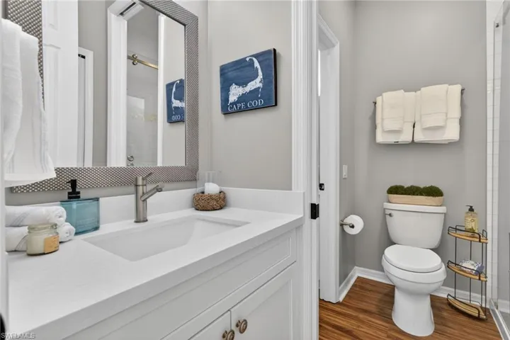 Dual vanity rooms