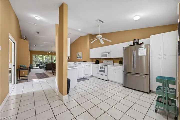 705 Luisa Ln 822, Naples, Florida 34104