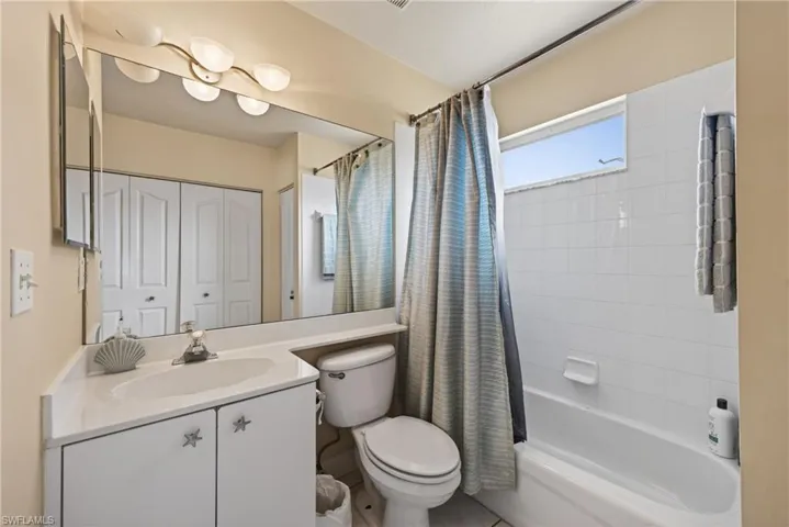 705 Luisa Ln 822, Naples, Florida 34104