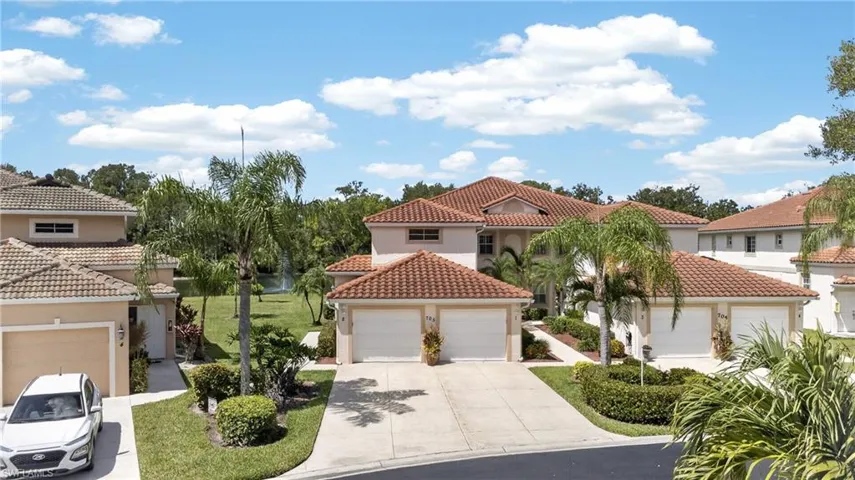 705 Luisa Ln 822, Naples, Florida 34104