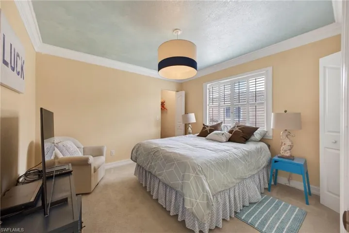 705 Luisa Ln 822, Naples, Florida 34104