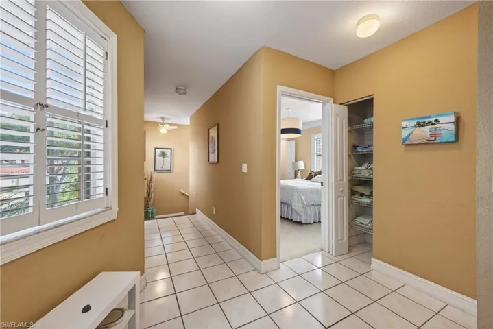 705 Luisa Ln 822, Naples, Florida 34104