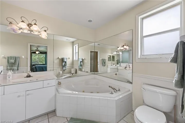 705 Luisa Ln 822, Naples, Florida 34104