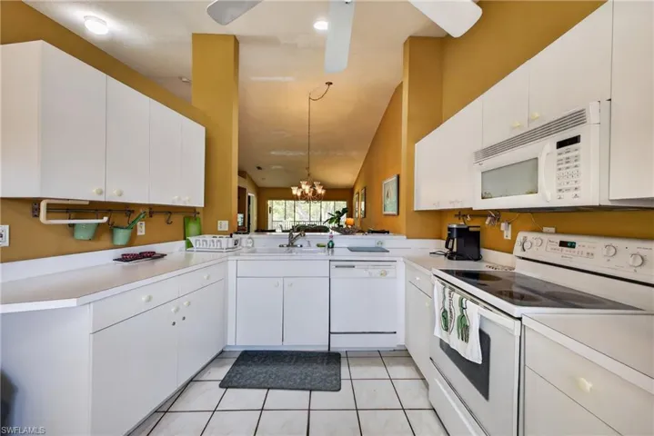 705 Luisa Ln 822, Naples, Florida 34104