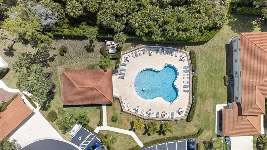 705 Luisa Ln 822, Naples, Florida 34104