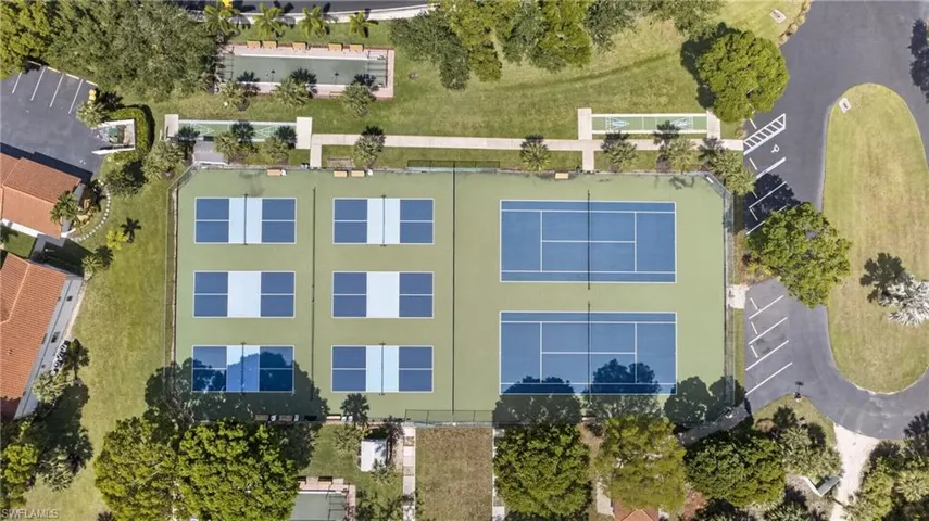 705 Luisa Ln 822, Naples, Florida 34104