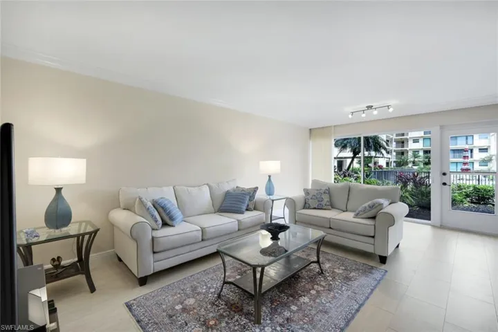 3200  Gulf Shore N BLVD, Naples, FL 34103