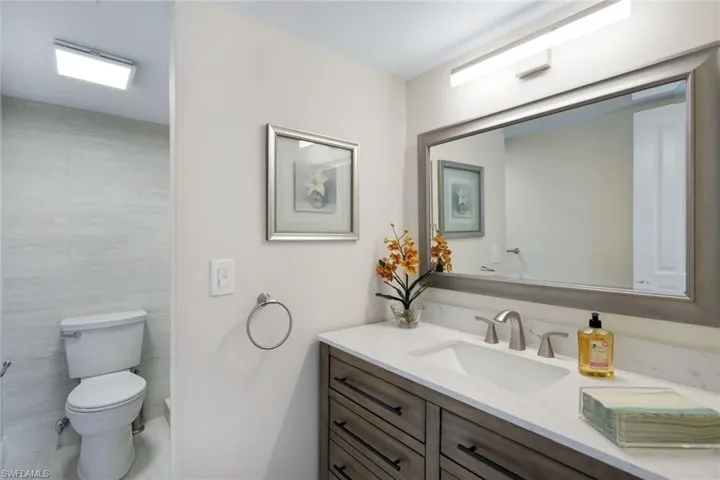 3200  Gulf Shore N BLVD, Naples, FL 34103