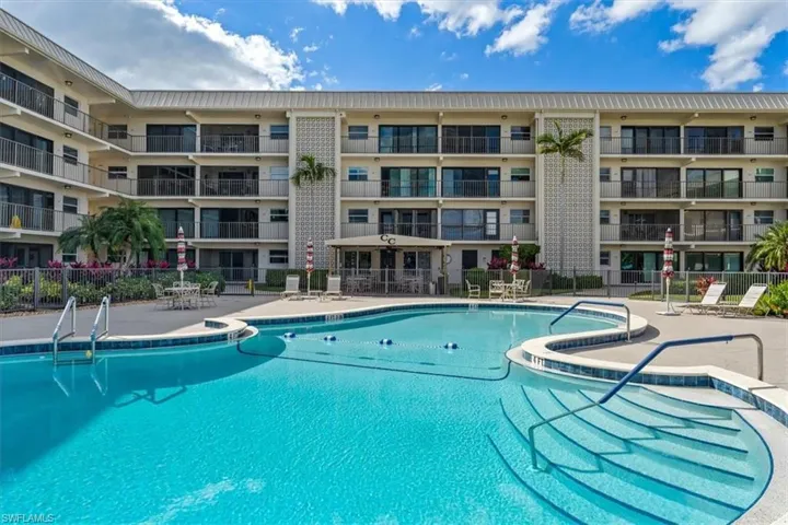 3200  Gulf Shore N BLVD, Naples, FL 34103