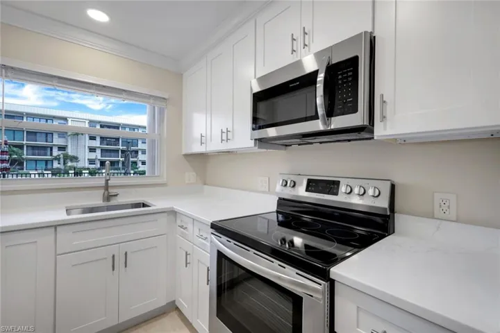 3200  Gulf Shore N BLVD, Naples, FL 34103