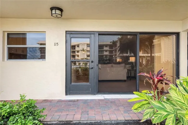 3200  Gulf Shore N BLVD, Naples, FL 34103