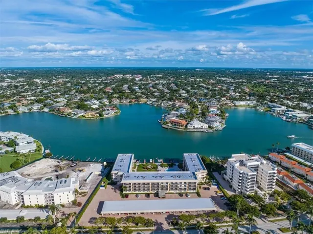 3200  Gulf Shore N BLVD, Naples, FL 34103