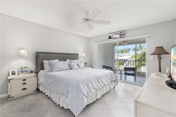 511  Club Side  DR, Naples, FL 34110