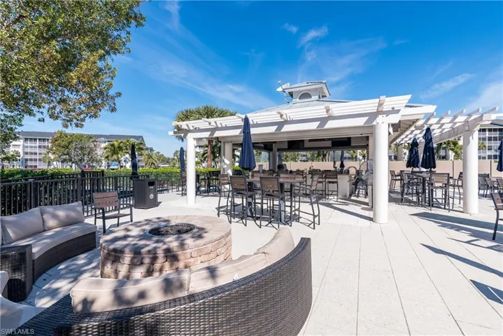 511  Club Side  DR, Naples, FL 34110