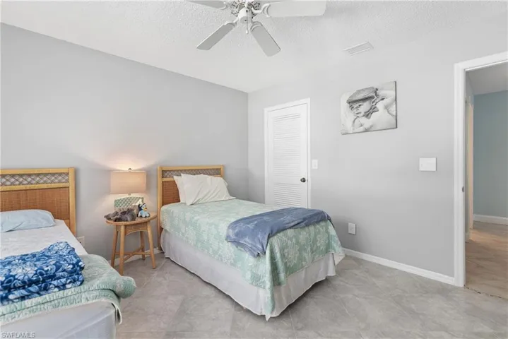 511  Club Side  DR, Naples, FL 34110