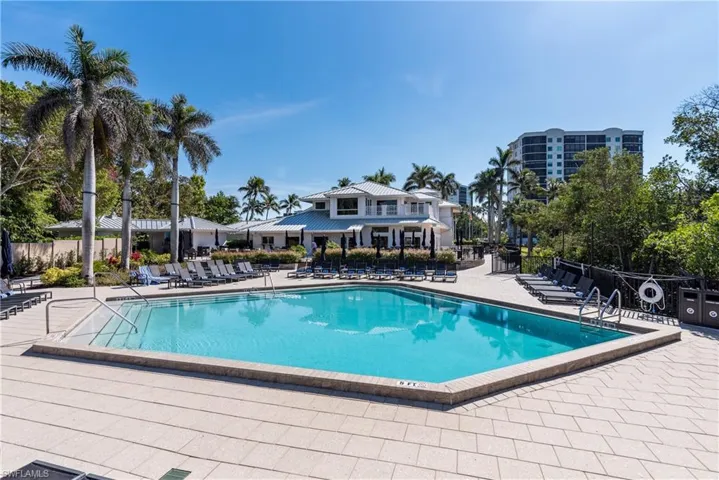 511  Club Side  DR, Naples, FL 34110