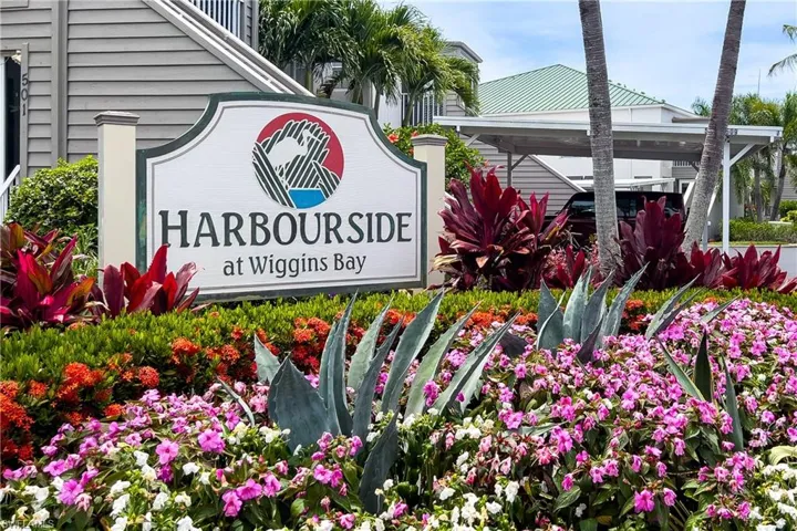 511  Club Side  DR, Naples, FL 34110