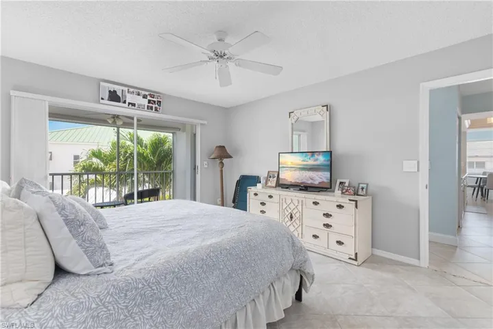 511  Club Side  DR, Naples, FL 34110
