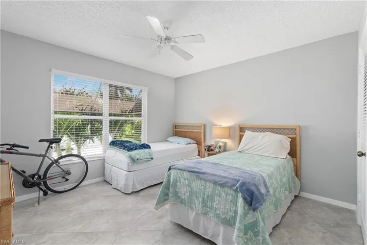 511  Club Side  DR, Naples, FL 34110