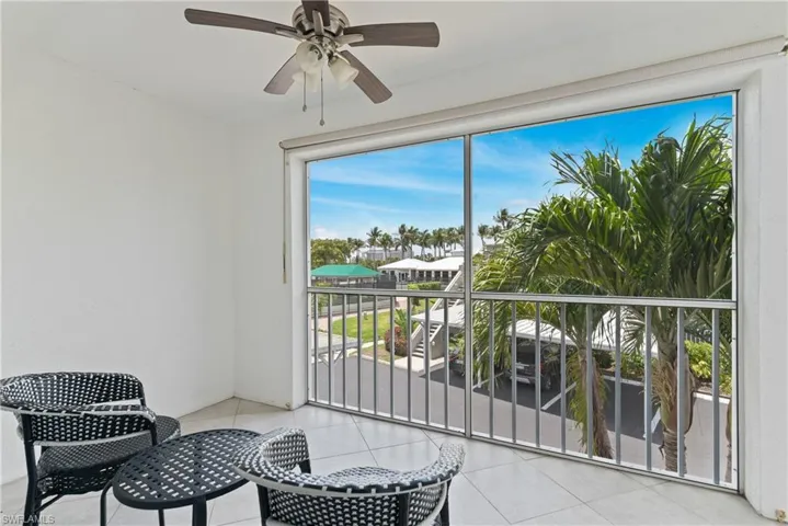 511  Club Side  DR, Naples, FL 34110