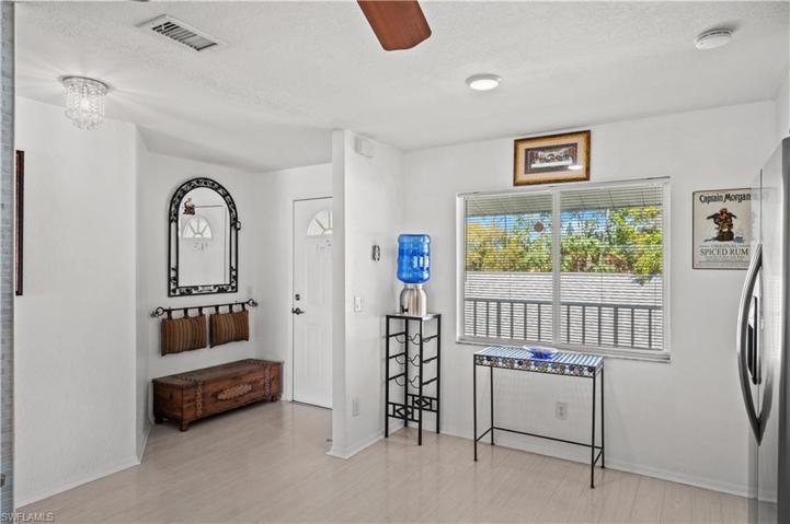 Entryway and eat-in kitchen