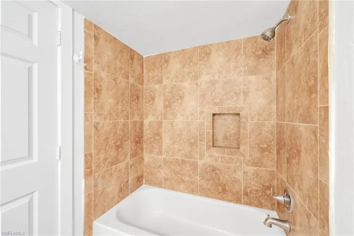 Tub/Shower in Bathroom #2