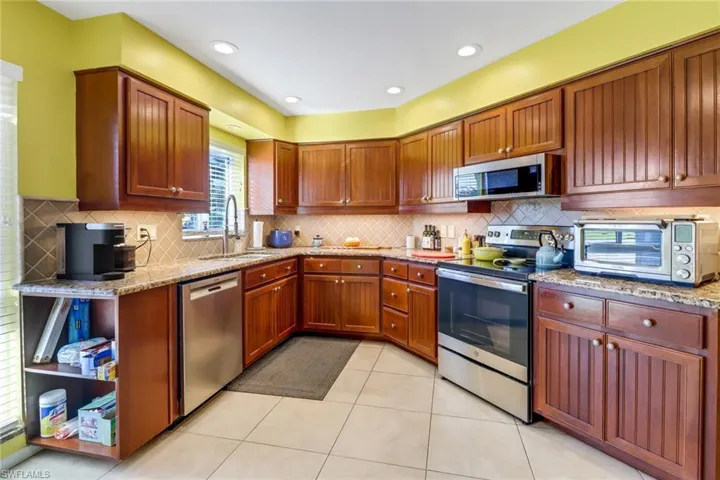 2319  Woodland  TER, Fort Myers, FL 33907