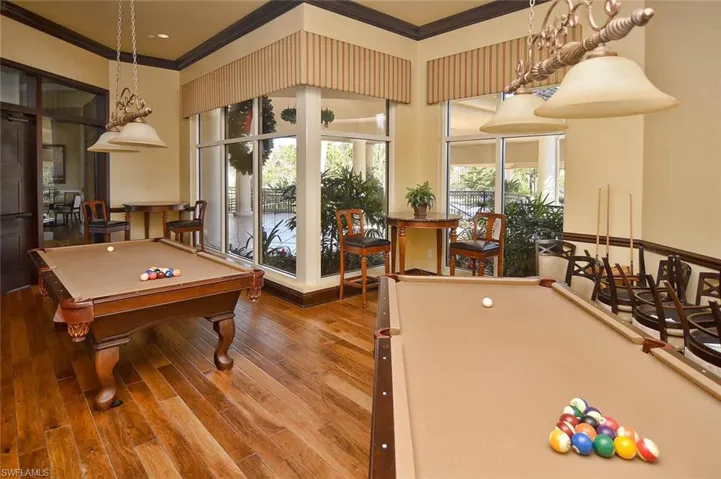Recreation room with billiards