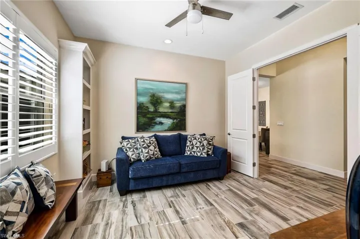 Den/4th Bedroom