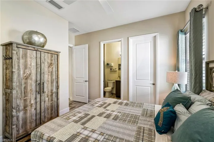 En-Suite Guest Bedroom