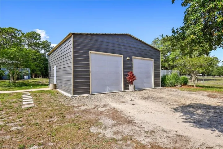 Large Garage-Shop