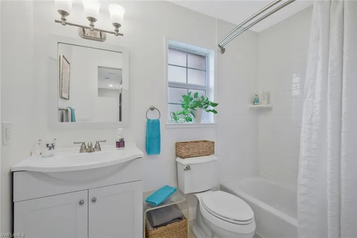 Full Bathroom -1