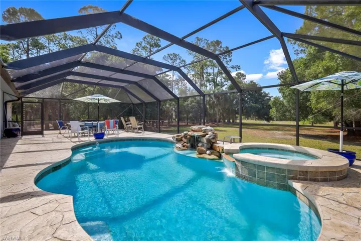 Beautiful Pool And Jacuzzi