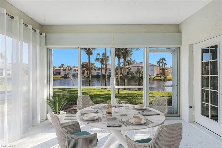 654  Wiggins Lake  DR, Naples, FL 34110