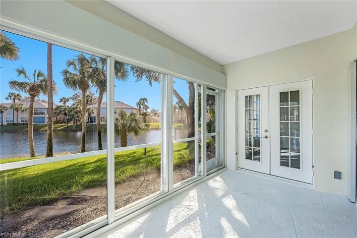 654  Wiggins Lake  DR, Naples, FL 34110
