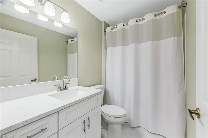 654  Wiggins Lake  DR, Naples, FL 34110