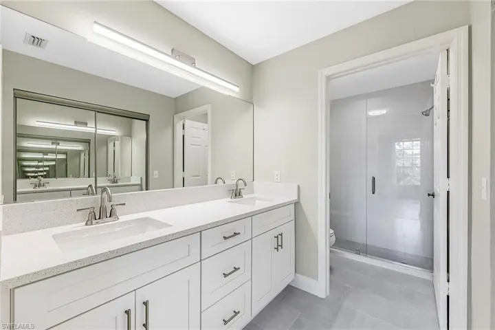654  Wiggins Lake  DR, Naples, FL 34110