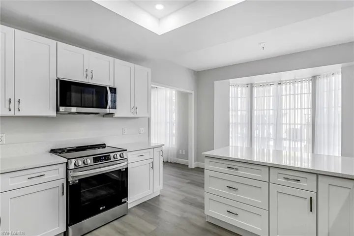 654  Wiggins Lake  DR, Naples, FL 34110