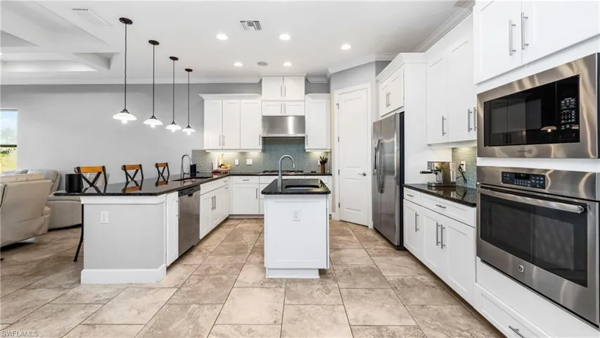 8591 Maggiore Ct, Naples, Florida 34114