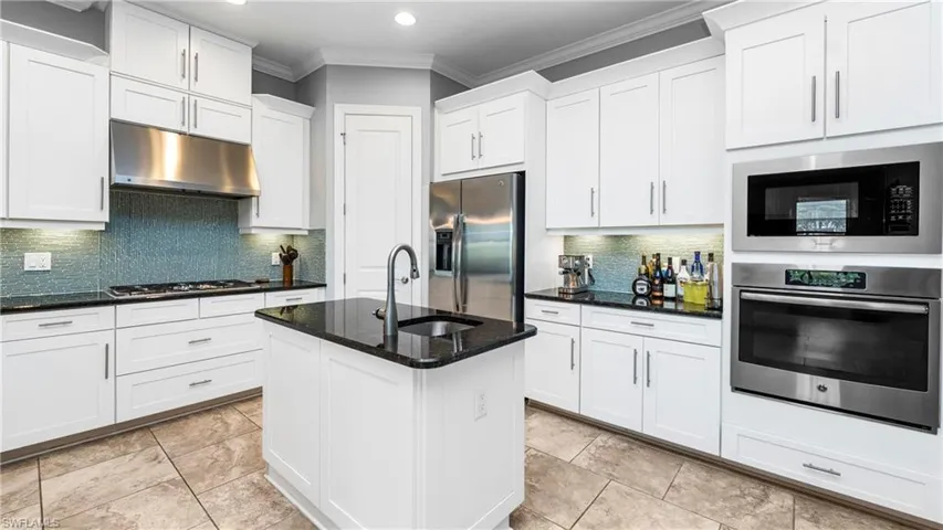 8591 Maggiore Ct, Naples, Florida 34114