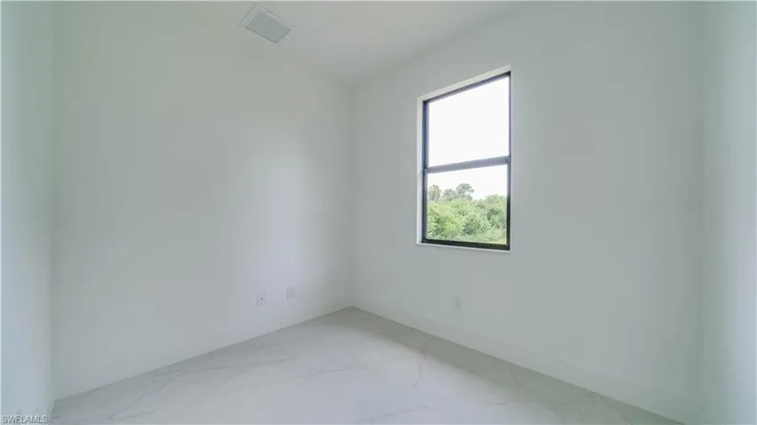 Den/Office/Playroom/Exercise Room! Very versatile!