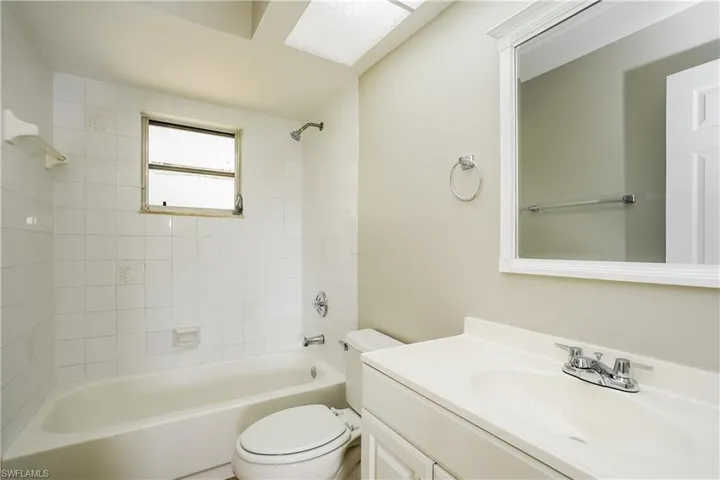 1724 SW 2nd  PL, Cape Coral, FL 33991