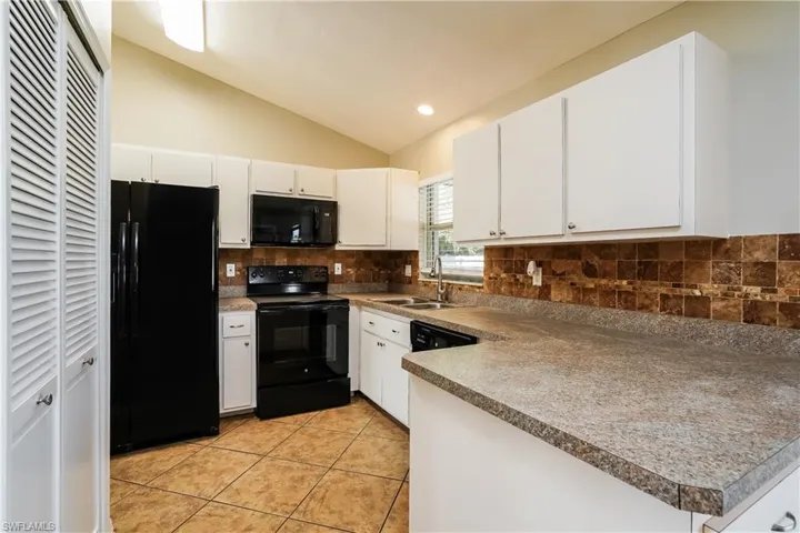 1724 SW 2nd  PL, Cape Coral, FL 33991