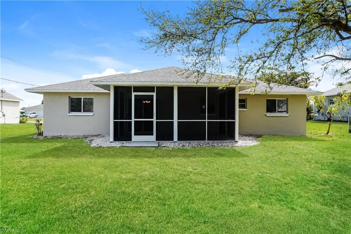 1724 SW 2nd  PL, Cape Coral, FL 33991