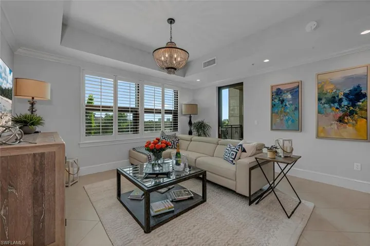 Living Area w/acces to the balcony
