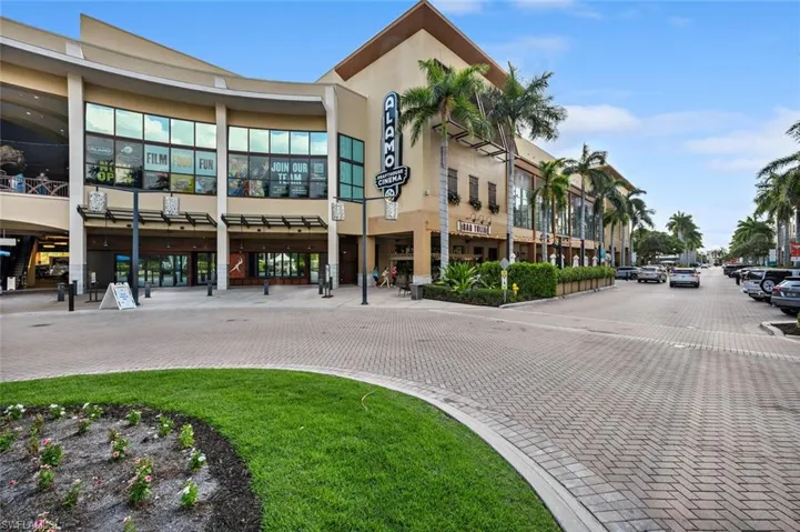 Movie Theater & more Restaurants/Bars