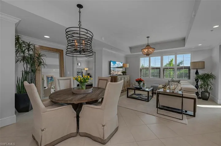 Dinning area w/ natural lighting