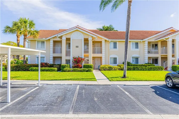 7848  Emerald  CIR, Naples, FL 34109